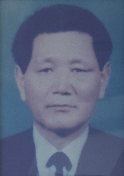 신용균